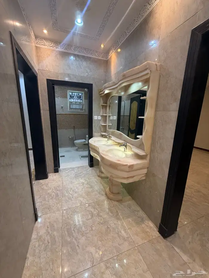 دور ارضي للايجار في حي لبن ( الشرقي ) 12