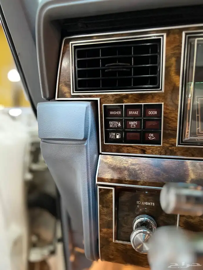 لينكون تاون كار 1983 مخزن كلاسيك سعودي وكالة ( تم البيع ) . 27