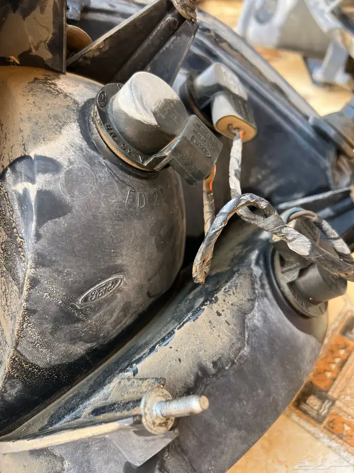 اسطب فورد ماركيز اصلي يسار من 98 الي 2002 ومروحه فورد 1