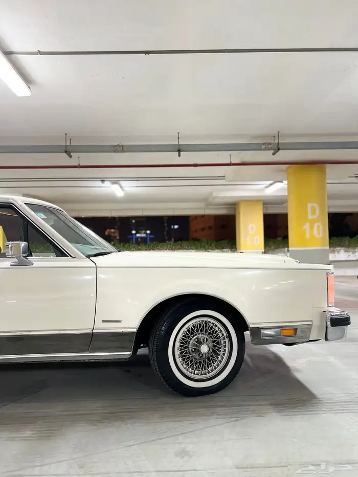 لينكون تاون كار 1983 مخزن كلاسيك سعودي وكالة ( تم البيع ) . 15