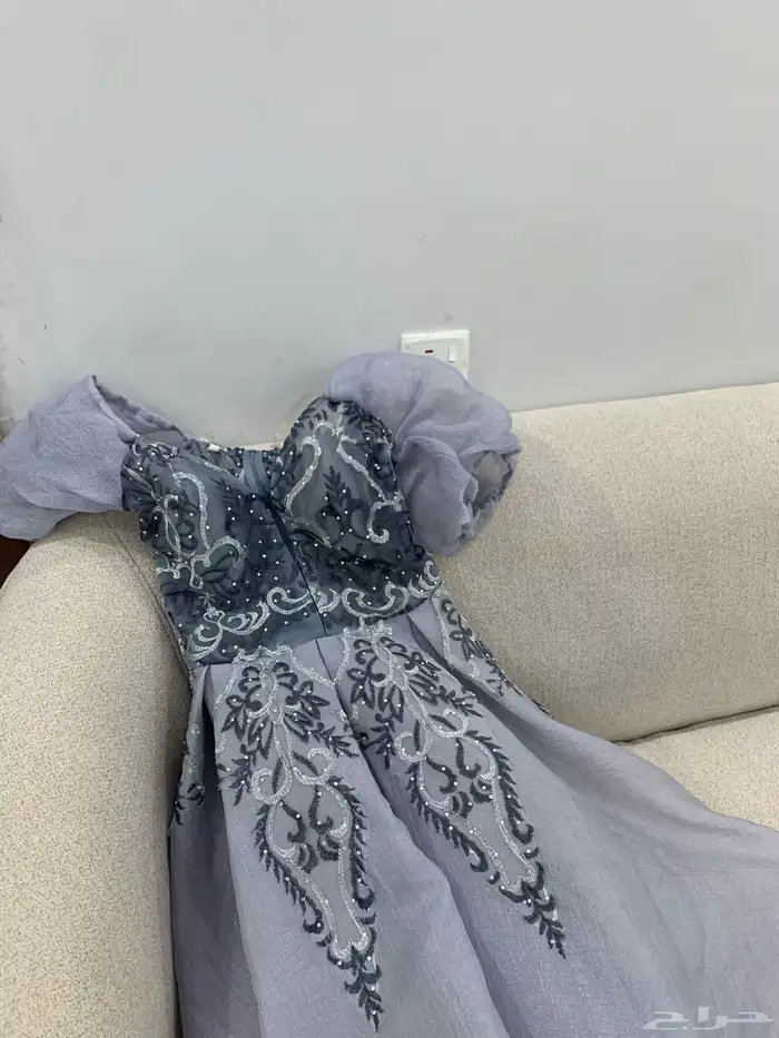فستان للبيع انلبس مره وحده 14
