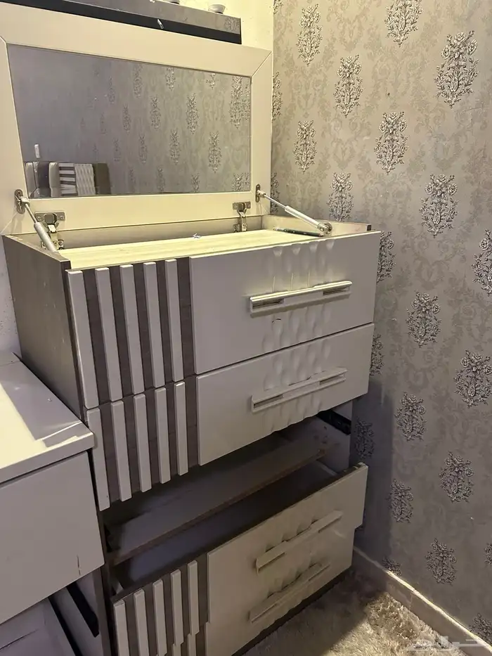 دولاب تسريحه 1