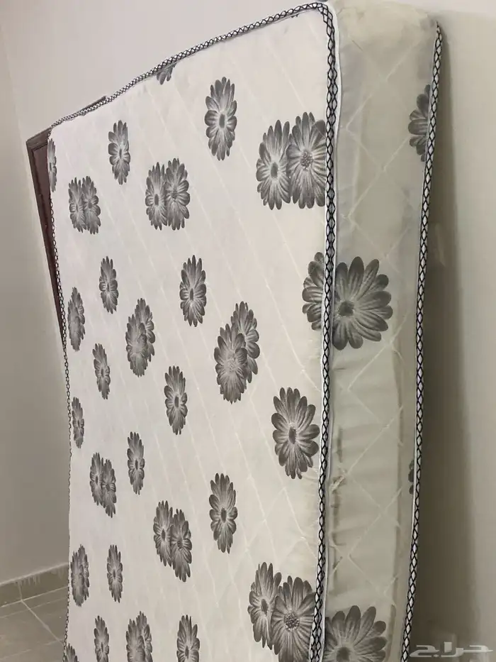 أخذت غرفه نوم الفراش جاء عليه إلا يحتاجه يكلمني أعطيه 0