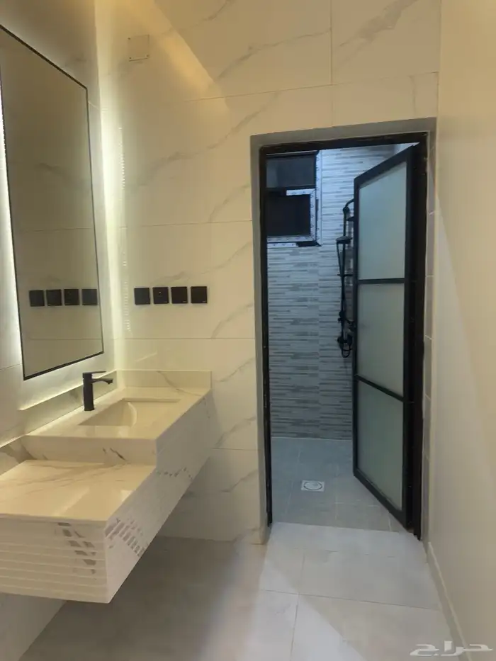 فيلا مع شقه للبيع شرق الاسكان 3