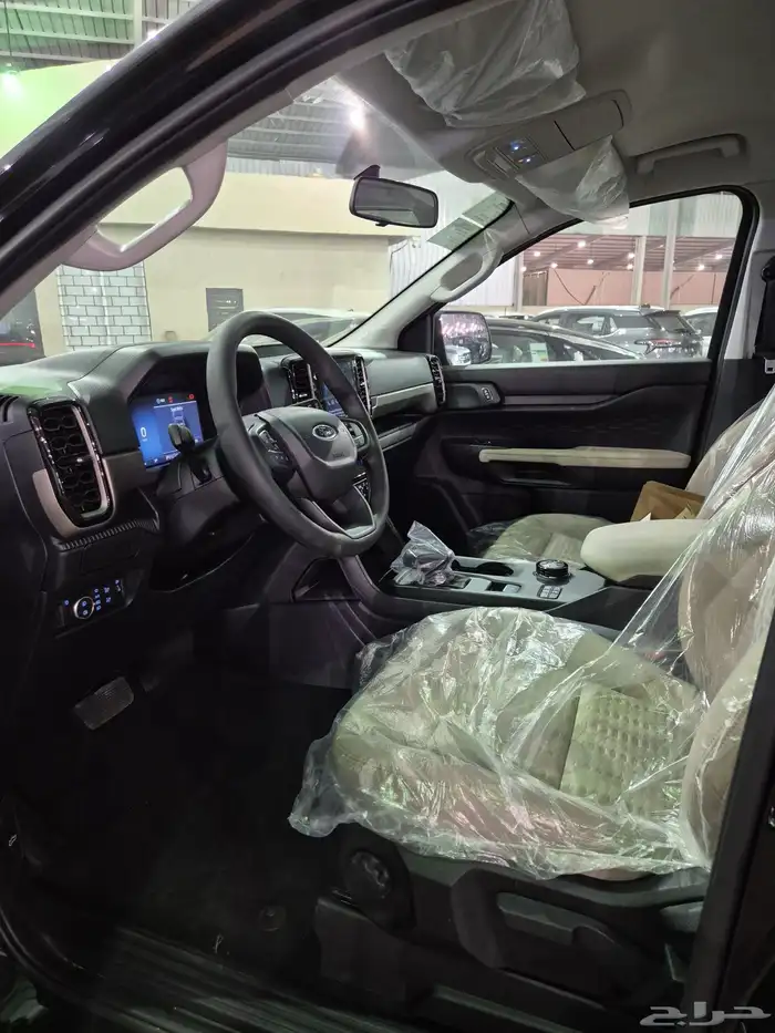 فورد ايفرست ليميتد و XLS بنزين . جديد . 2025 12