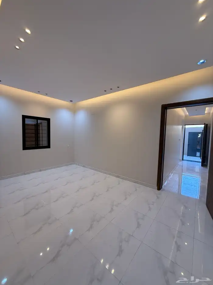 للبيع دور ارضى بحوش بمداخل مستقله ب 550 الف شمال الخميس 8