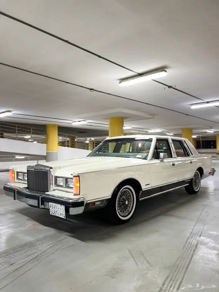 لينكون تاون كار 1983 مخزن كلاسيك سعودي وكالة ( تم البيع ) . 4