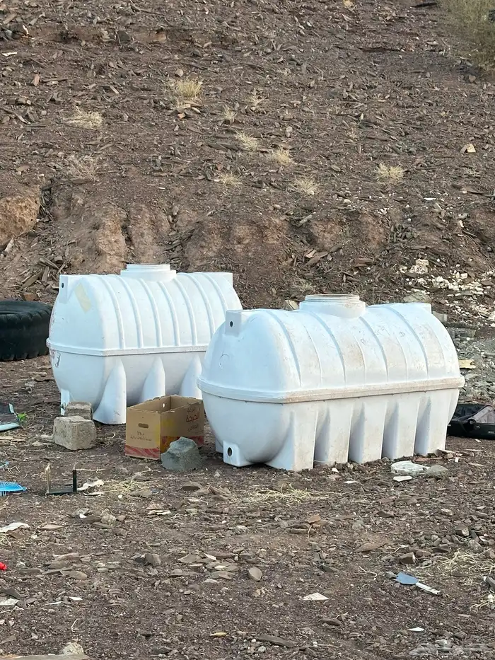 ثلاث خزانات فيبر خربانة للبيع الموقع وادي الفرع 2