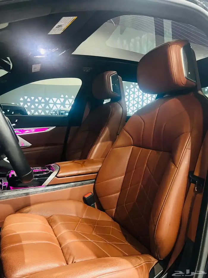 بي ام دبليو 740 موديل 2023 فل كامل اعلي فئة 11