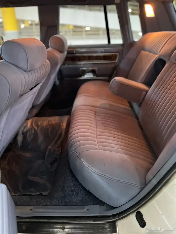 لينكون تاون كار 1983 مخزن كلاسيك سعودي وكالة ( تم البيع ) . 39