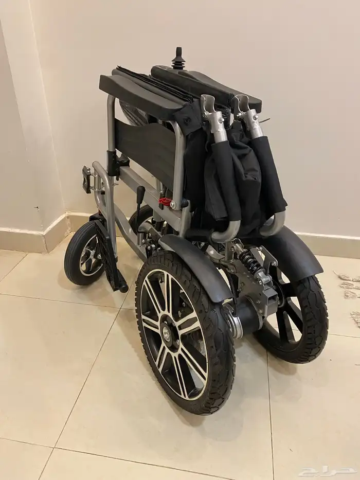 كرسي كهربائي متحرك شبه جديد 6