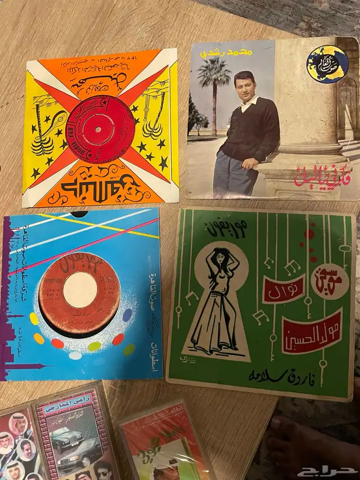 عدد 4 اسطوانات و6 اشرطة 0