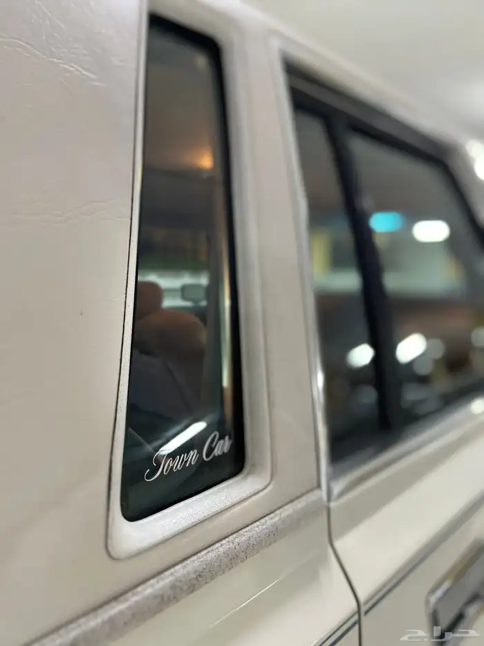 لينكون تاون كار 1983 مخزن كلاسيك سعودي وكالة ( تم البيع ) . 23