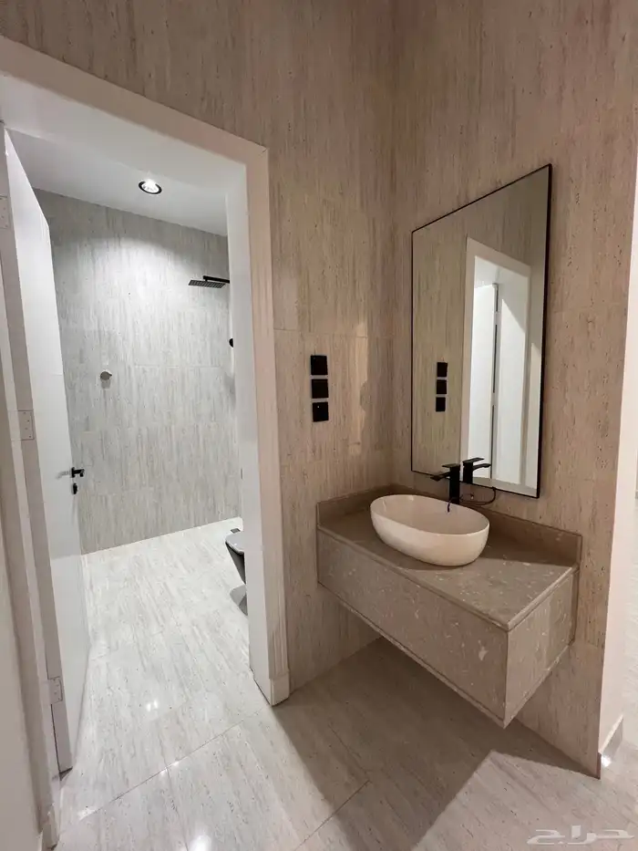 ادوار ارضيه من 6 غرف حى المصيف خلف السعودى الالمانى بالخميس 20