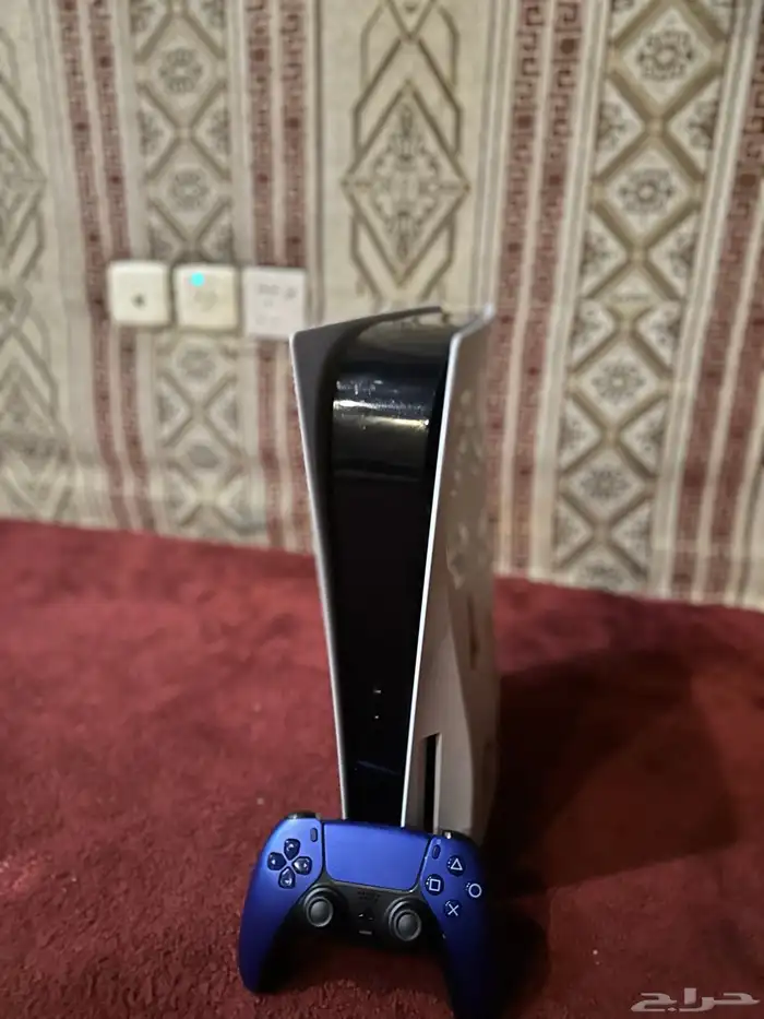 سوني فايف cd نظيف جدا و يوجد شاشه ستاند طاولة للبيع 2