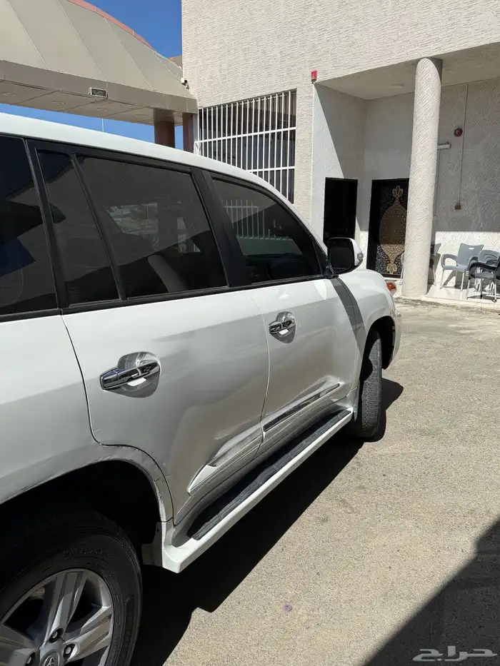 صالون لاندكروزر GXR 2014 3