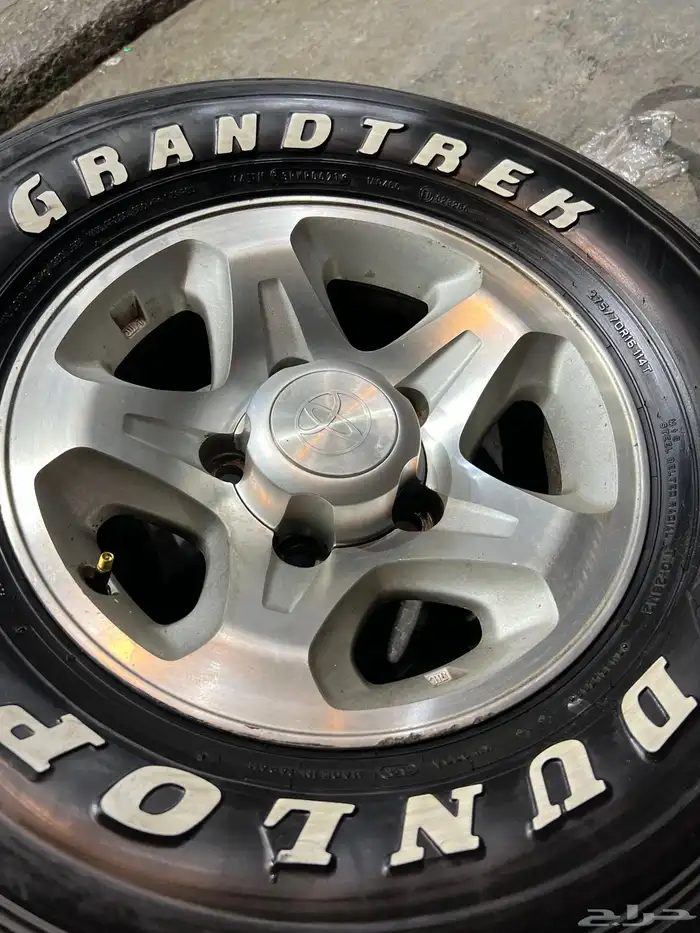 جنوط   رفرف مع كفرات دنلوب مقاس 275 70 16 تاريخ 21 7