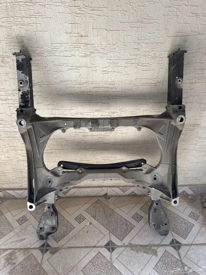 كمر لكزس بحاله ممتازه 460 يركب من موديل 2007فما فوق 0