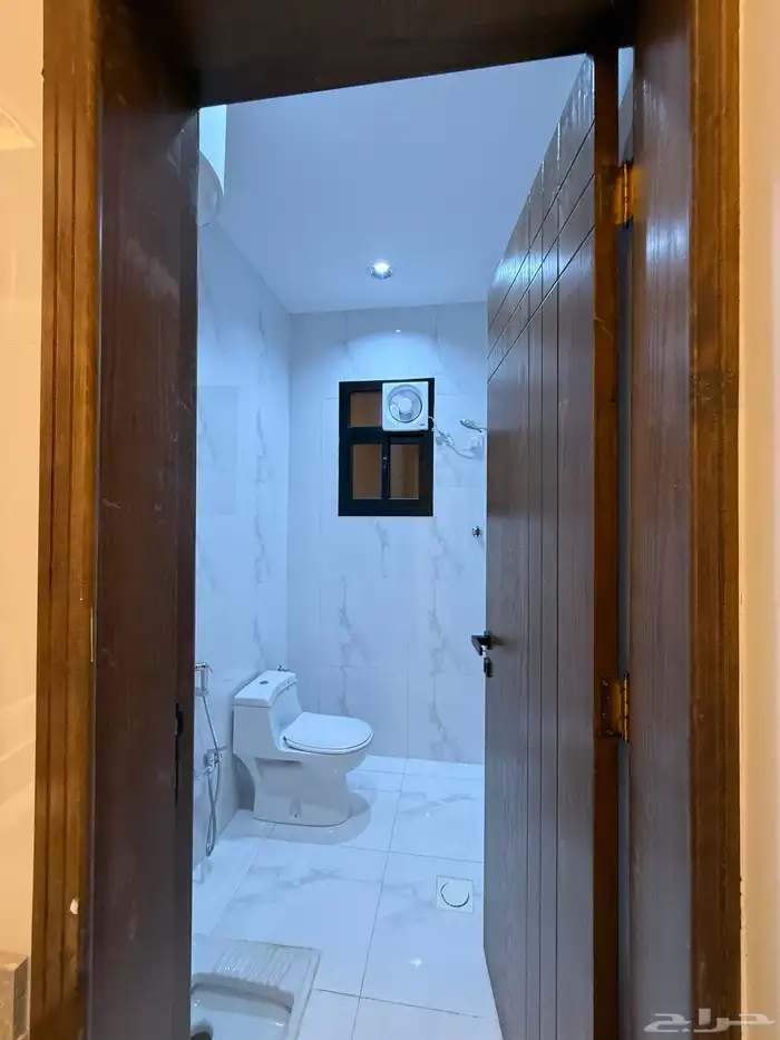 للبيع دور ارضى بحوش بمداخل مستقله ب 550 الف شمال الخميس 13