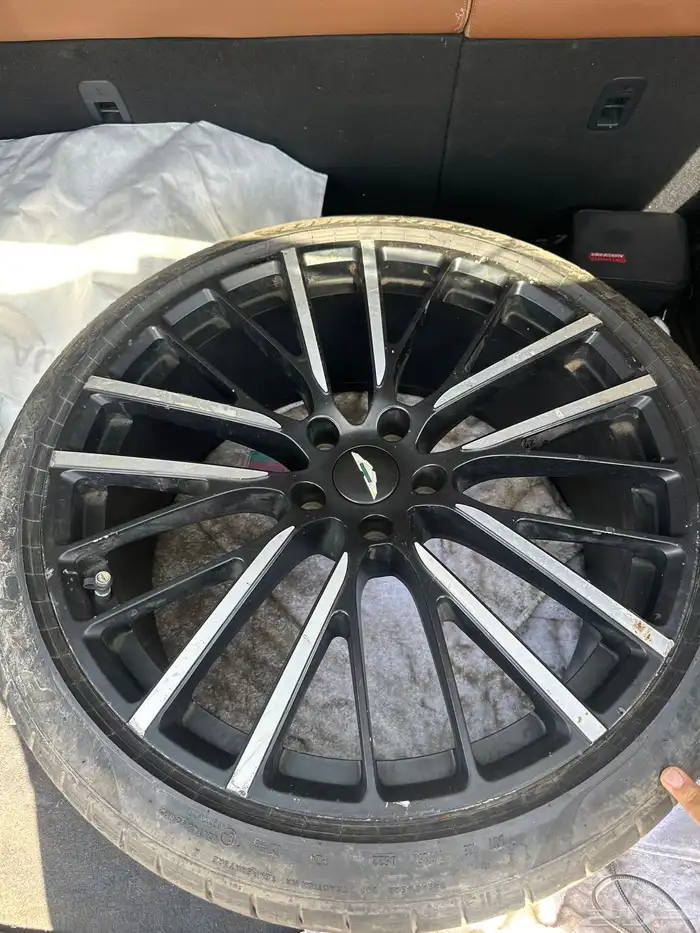 جنط مع كفر اوستن مارتن 4