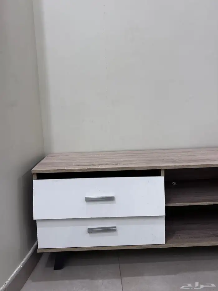 طاولة تلفاز 1