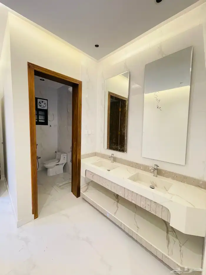 للبيع ادوار ارضي بحوش مدخل سيارة من 550 الف شمال الخميس 6