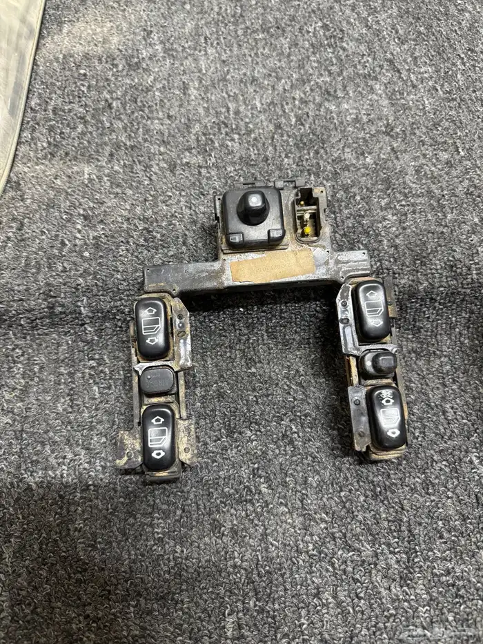 قطع مرسيدس 2002 و 2001 ابو عيون 10