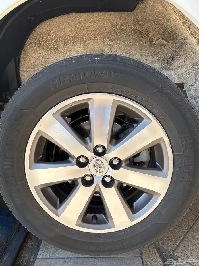 للبيع جنوط تويوتا كورلا مقاس 15 كفرات نص عمر 4