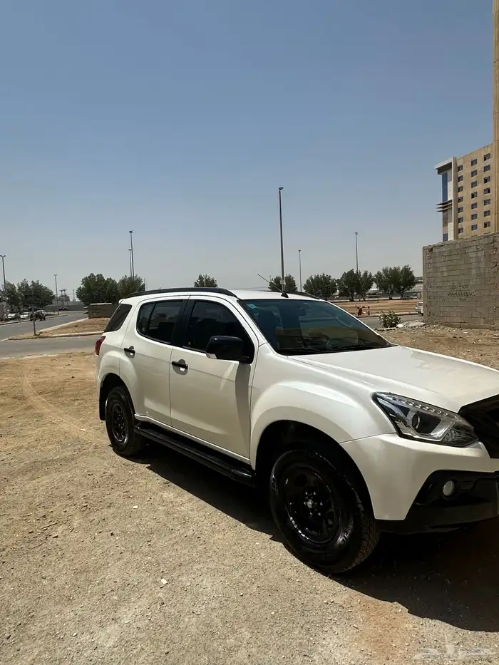 للبيع ايسوزو MUX موديل 2022 فل كامل دبل 4