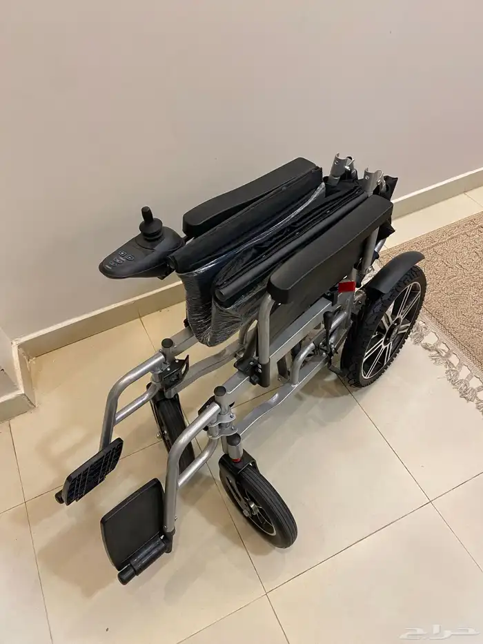 كرسي كهربائي متحرك شبه جديد 8