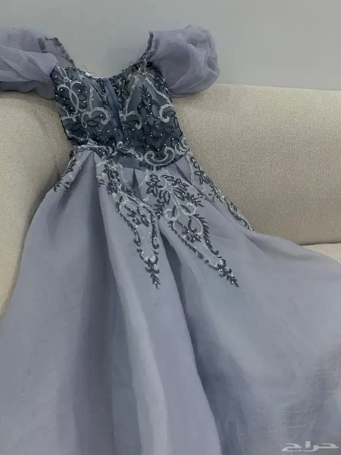 فستان للبيع انلبس مره وحده 10