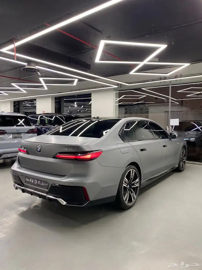 بي ام دبليو 740i 5