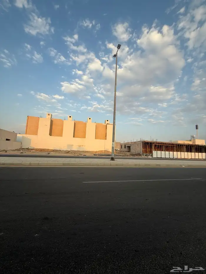 للبيع ارض تجارية في مخطط النبلاء م500 شارع 30م 4