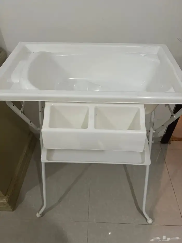 طاولة غيار وإستحمام الطفل 1