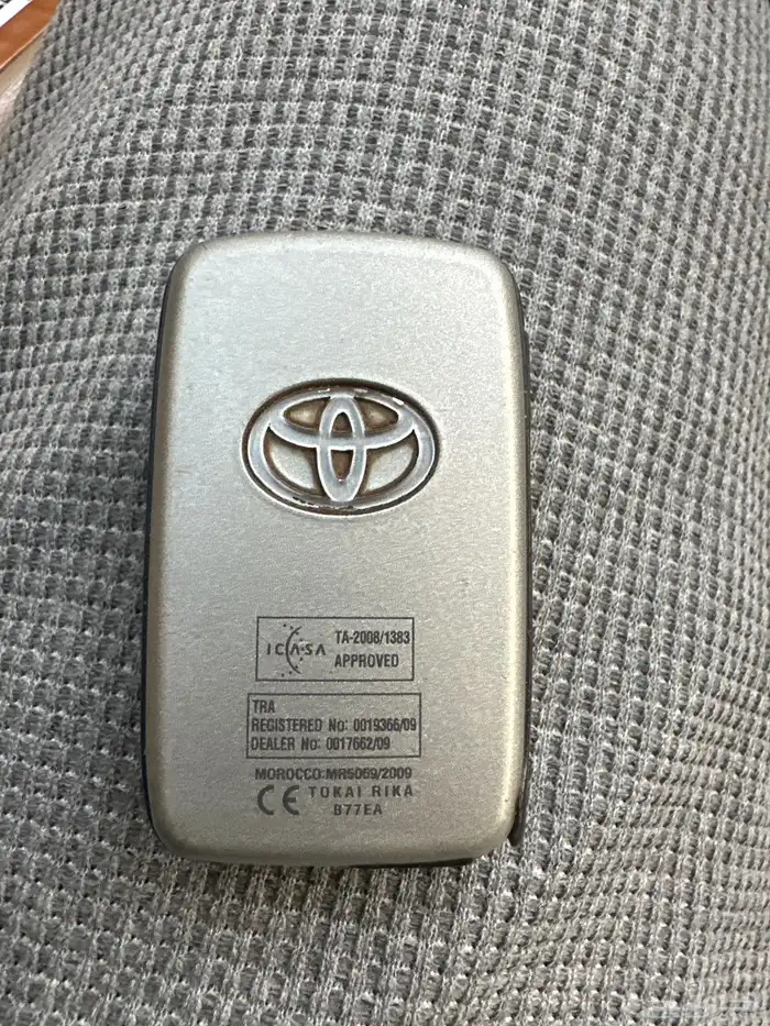مفتاح تيوتا لاندكروزر وكالة 3