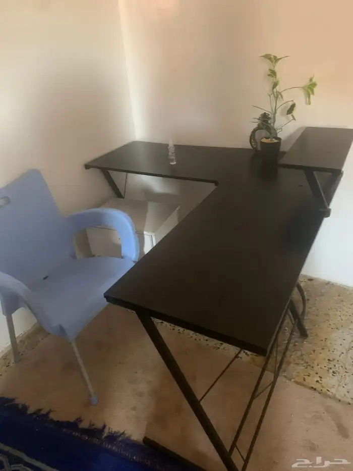 مكتب مع كرسي معاه كمدينو 0