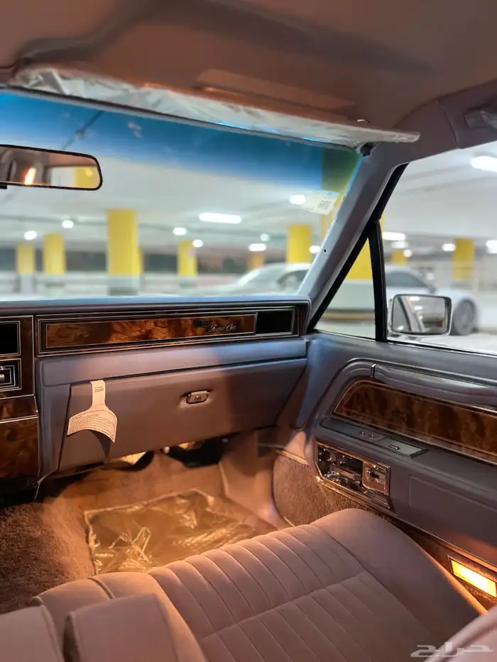 لينكون تاون كار 1983 مخزن كلاسيك سعودي وكالة ( تم البيع ) . 44