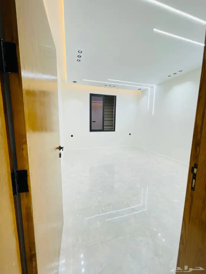 للبيع شقق تمليك علوي مع سطح موقع متميز جدا وسط الخدمات 18