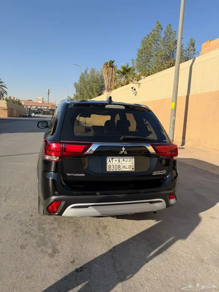 سيارة متسوبيشي اوتلاندر 6