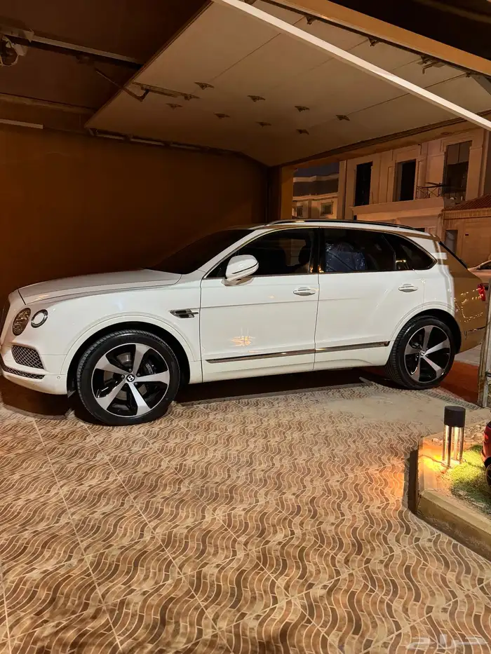 للبيع جيب بنتلي بنتايجا 2018 W12 7
