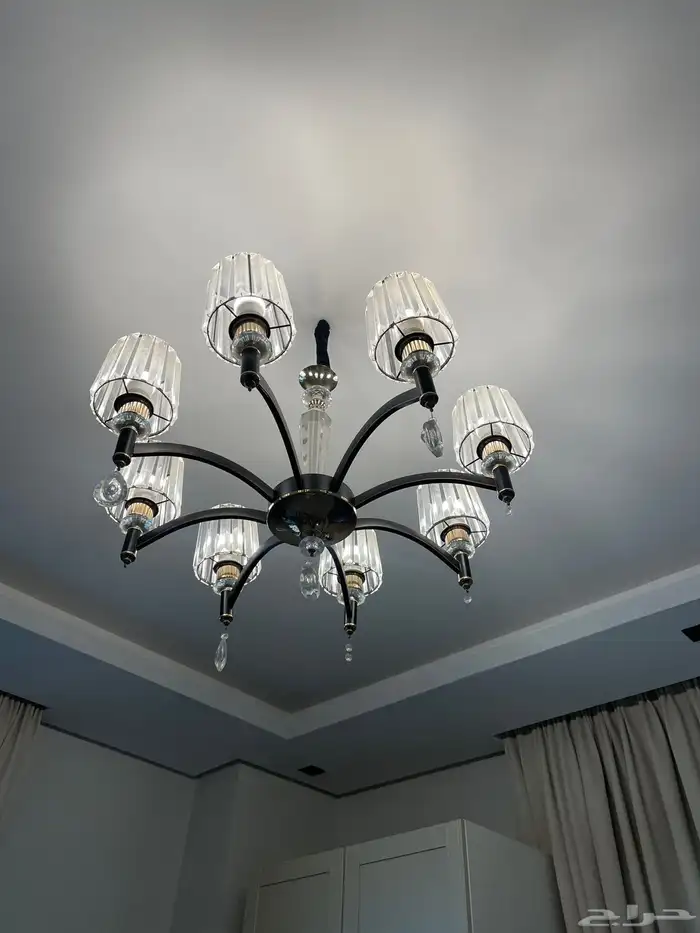 نجف 8شمعات.اللون مزيج كريستال  أسود وذهبي. 1