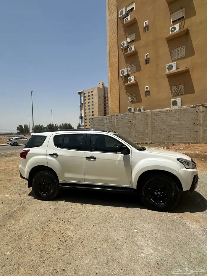 للبيع ايسوزو MUX موديل 2022 فل كامل دبل 3