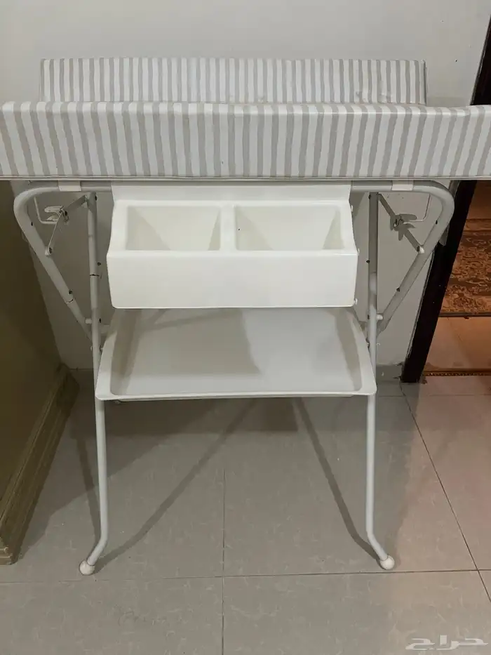 طاولة غيار وإستحمام الطفل 2
