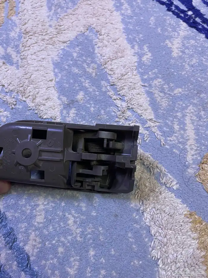 يد باب كامري من 2003 الى2006 0