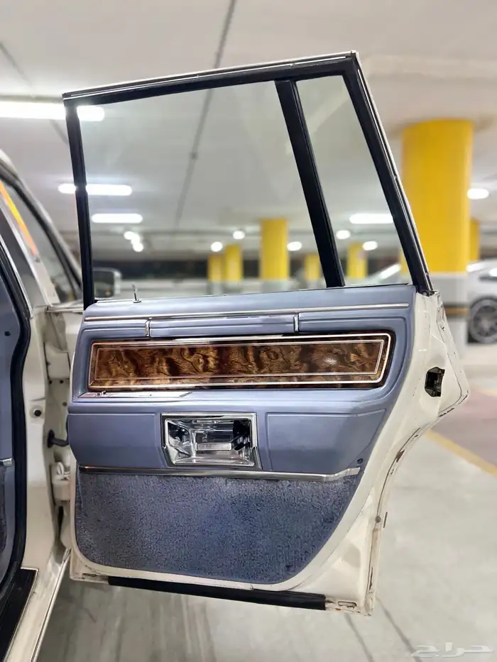 لينكون تاون كار 1983 مخزن كلاسيك سعودي وكالة ( تم البيع ) . 52