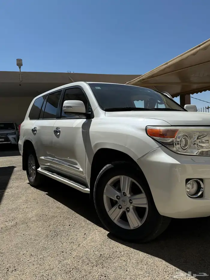 صالون لاندكروزر GXR 2014 21