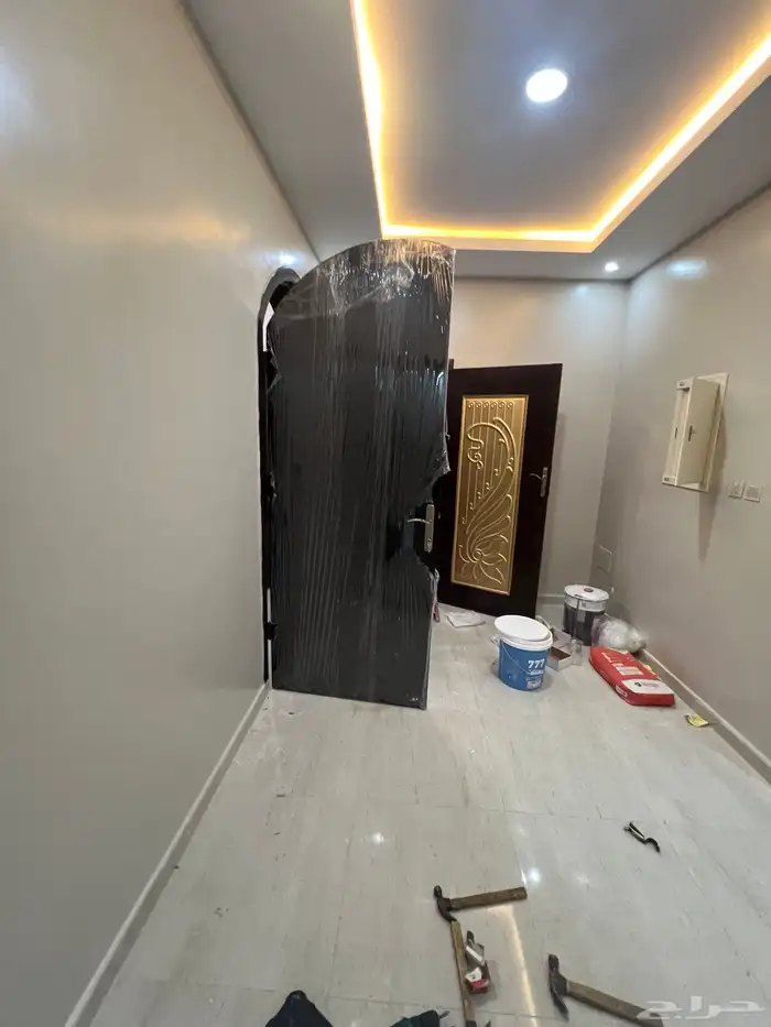 نجار تركيب غرفه نوم و ابواب خشب و بويا وتركيب دوليب 4