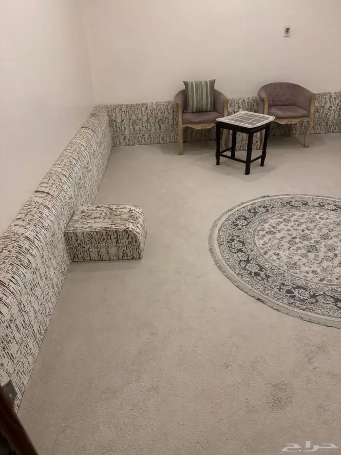 مكيف مع تلفزيون مع فرش ومساند ظهر 0