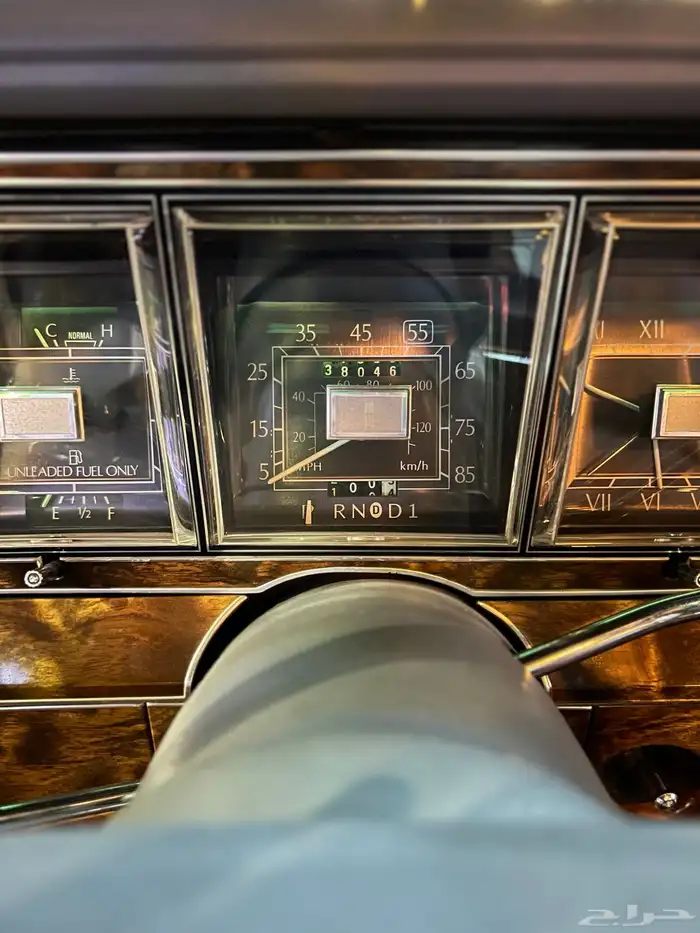 لينكون تاون كار 1983 مخزن كلاسيك سعودي وكالة ( تم البيع ) . 30