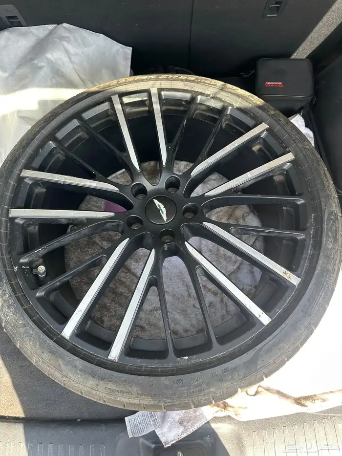 جنط مع كفر اوستن مارتن 1